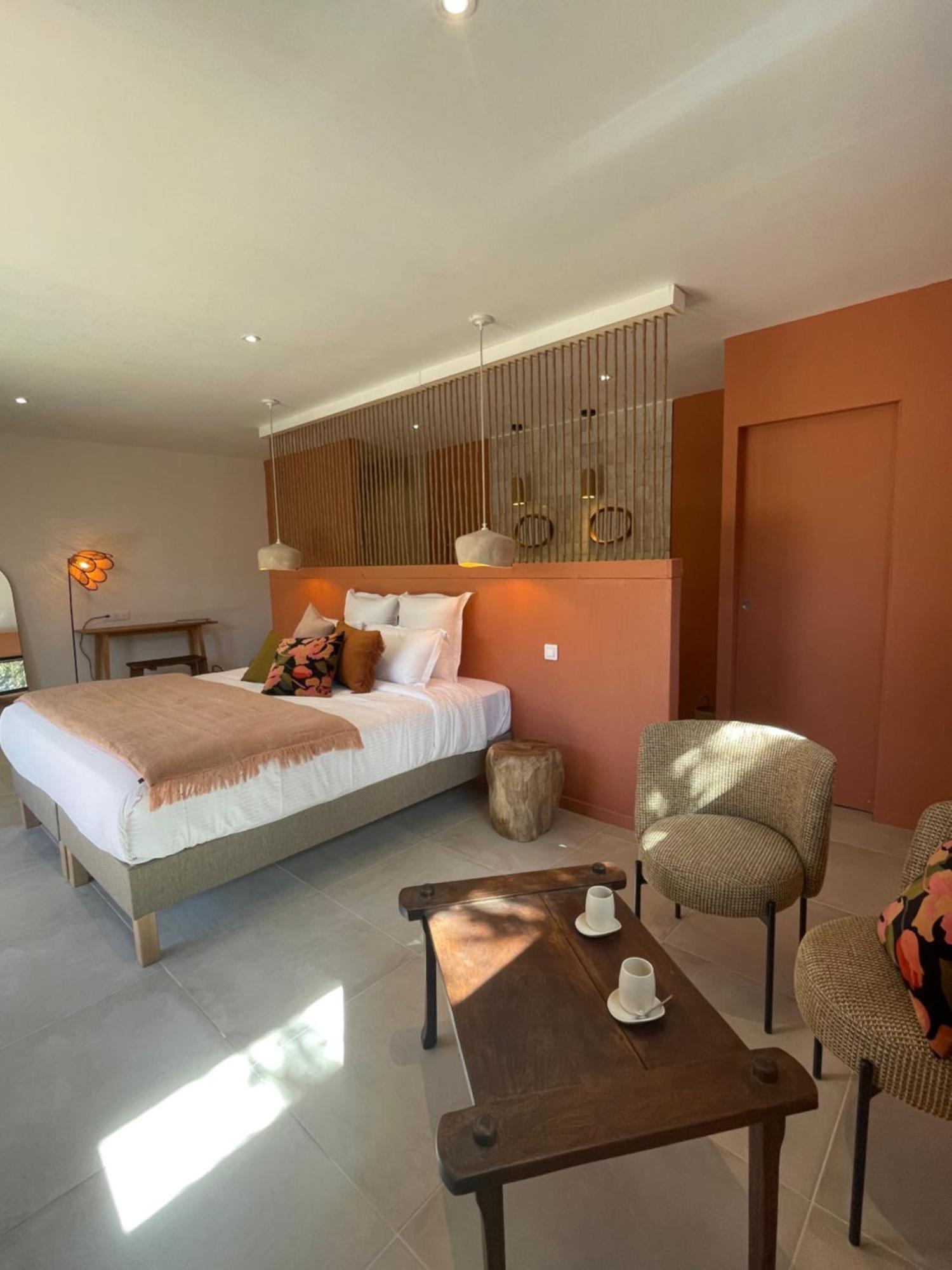 Les Petites Maisons Bed & Breakfast ซอตตา ภายนอก รูปภาพ